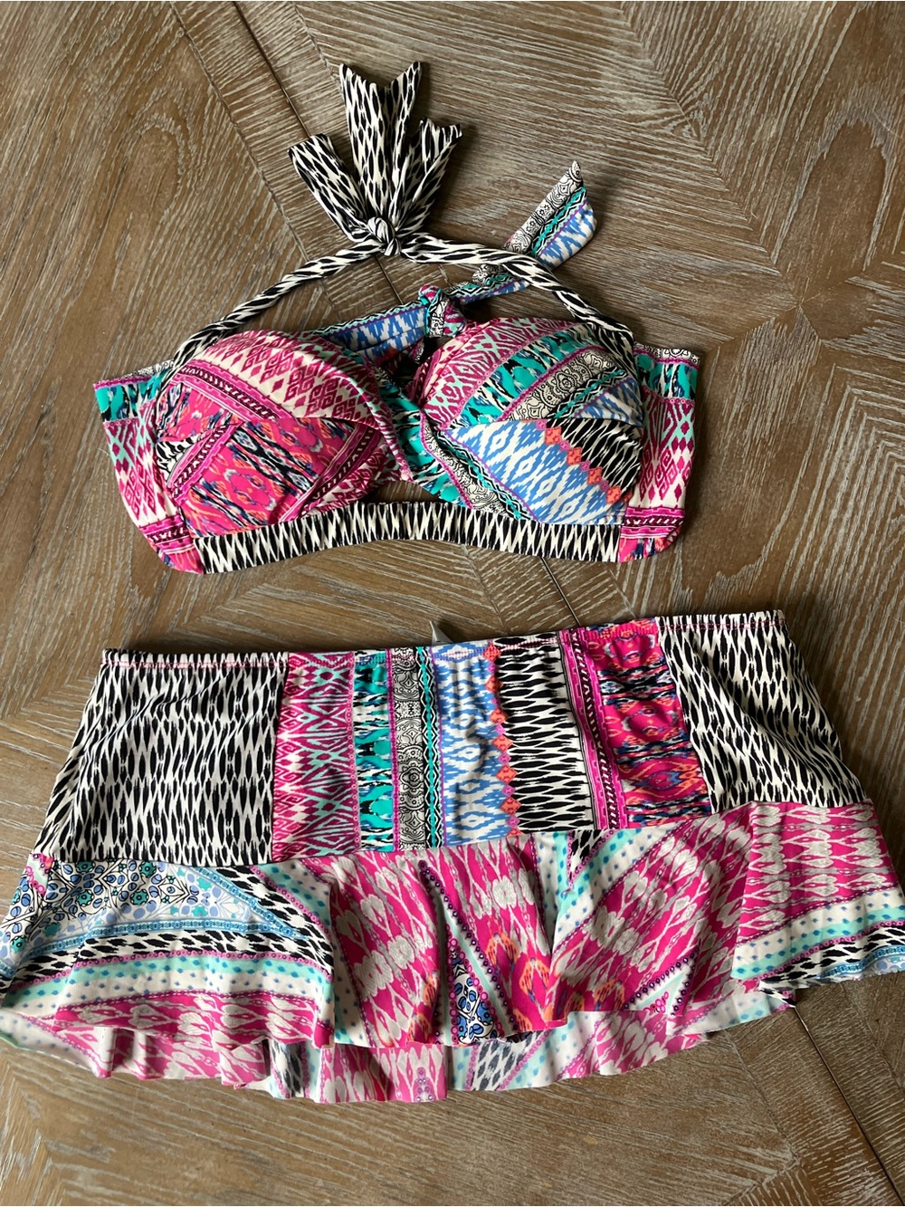 Kenneth Cole Reactions 2 Piece Bikini Set Aztec Pattern (Large)